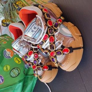 Size 5 Gucci sneakers